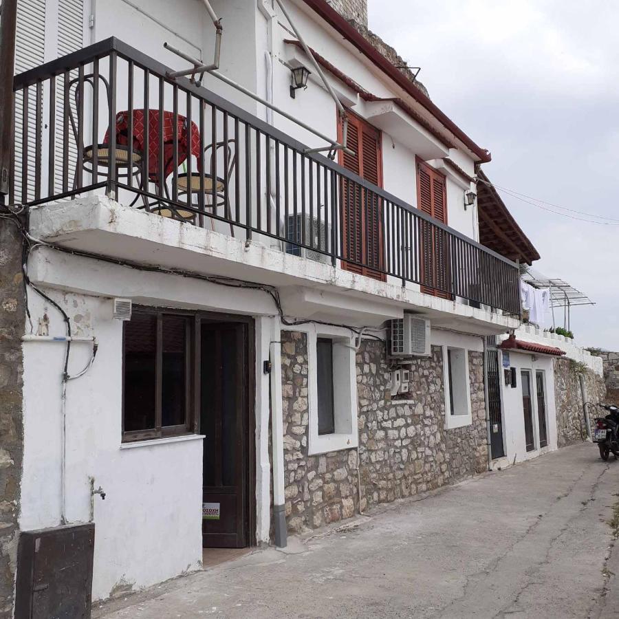 شقة Stone Clock'S House نافبكْتوس المظهر الخارجي الصورة