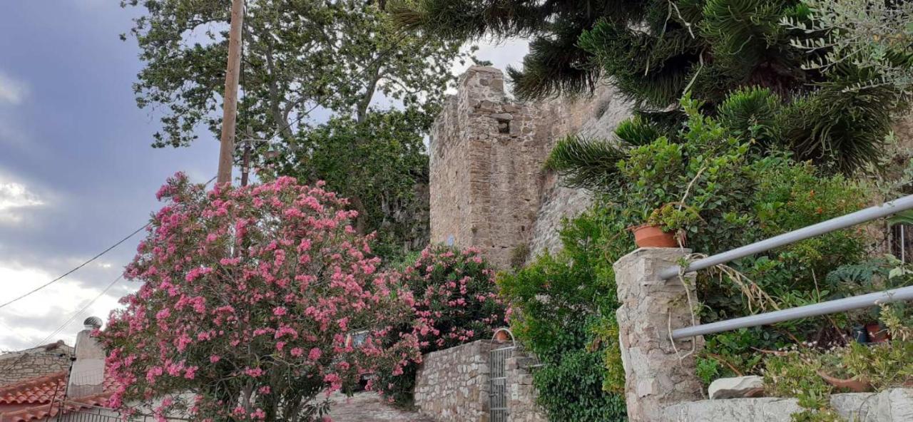 شقة Stone Clock'S House نافبكْتوس المظهر الخارجي الصورة